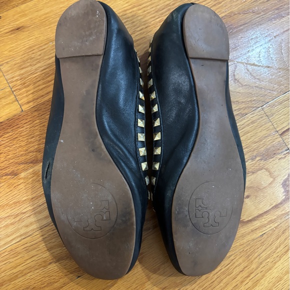 Tory Burch Black and Gold Studded Flats Size 8 - Picture 2 of 3